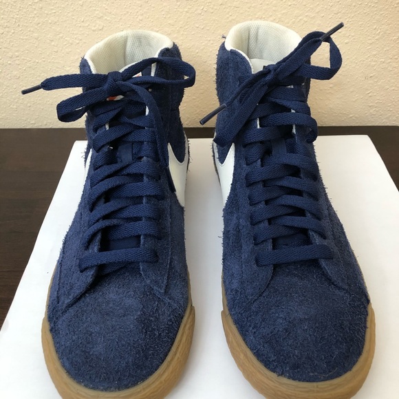 Nike High Top Vintage Shoe - Picture 4 of 6